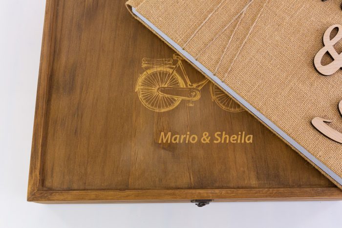 Álbum 30x30 o 35x25 con 30 hojas + CAJA BAÚL ó PARIS